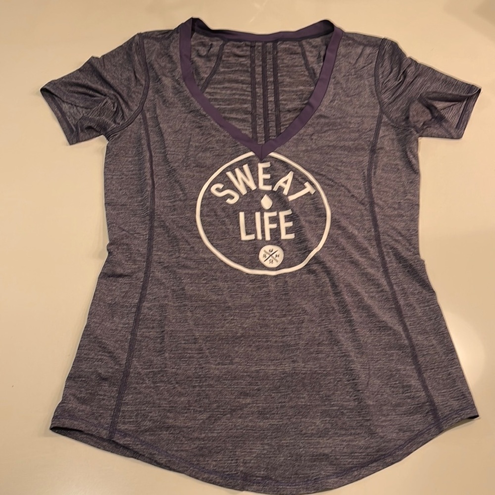 Lululemon Women’s Tee Shirt Size 6